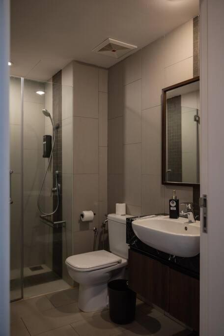 Deluxe Seaview Suite Twin Bed By The Only Bnb Tanjung Tokong Exterior foto
